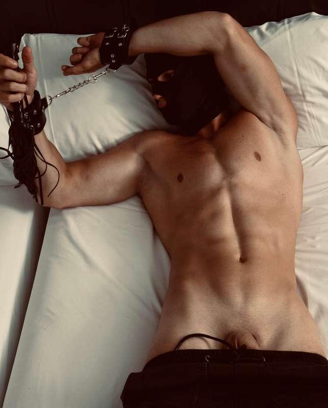 Papi waiting for you to tie me up like this and play with me..