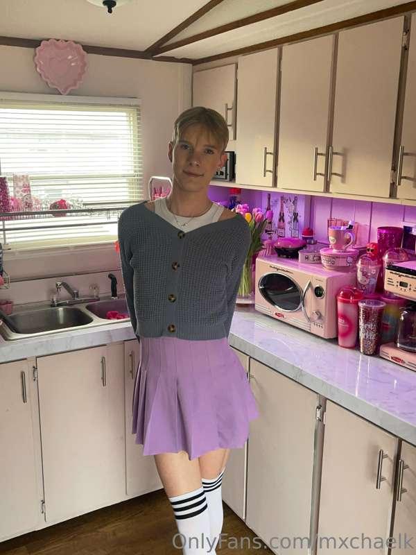 cute pics i took in my new skirt 🥰