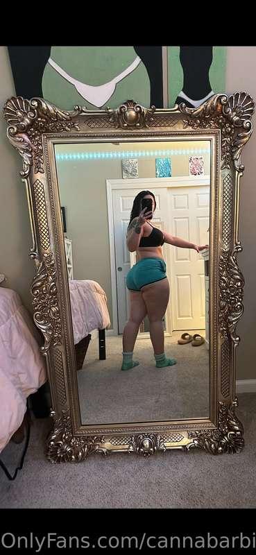 Tiny Shorts😘