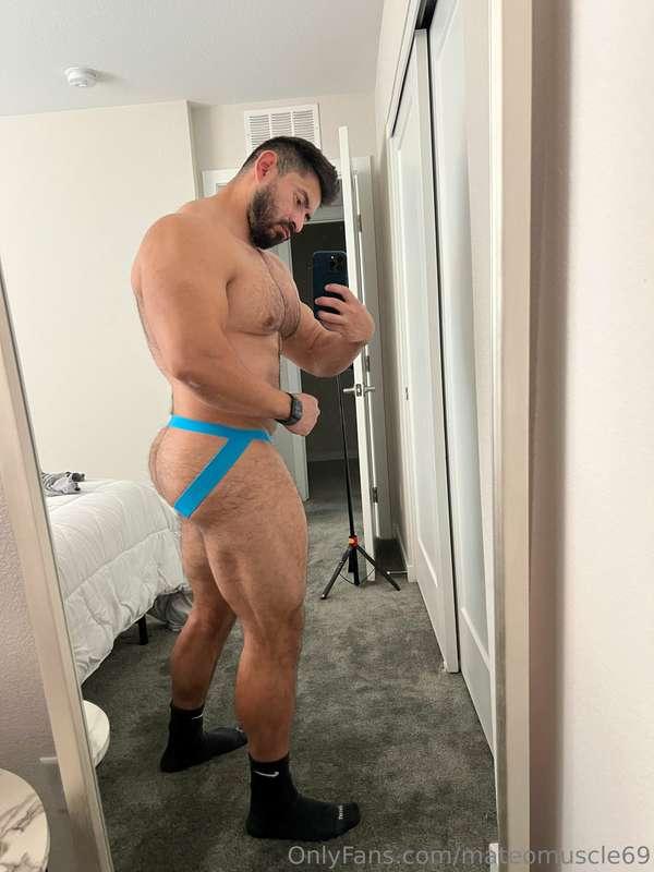 So horny! Need an ass to fuck! 😝😈