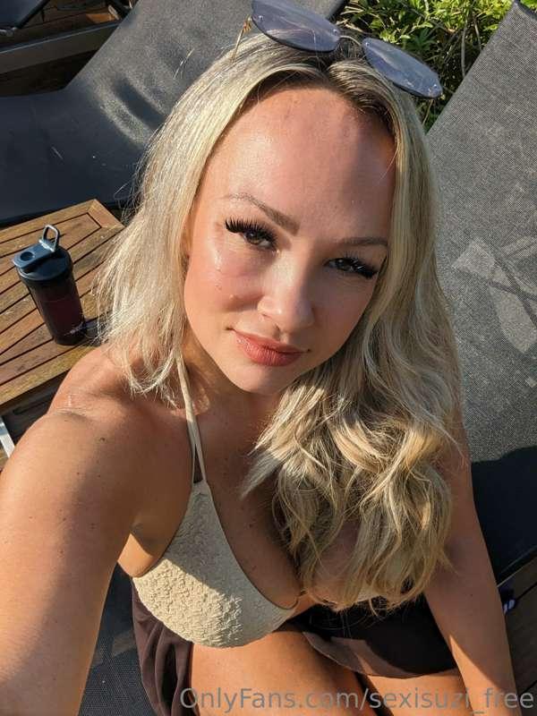 DM ME 👅
