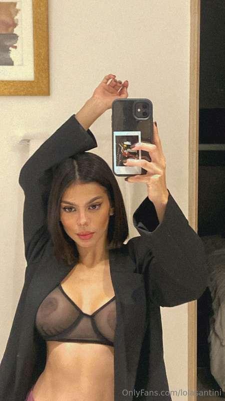 Who else believes in the power of a sexy outfit? 💋🐱
