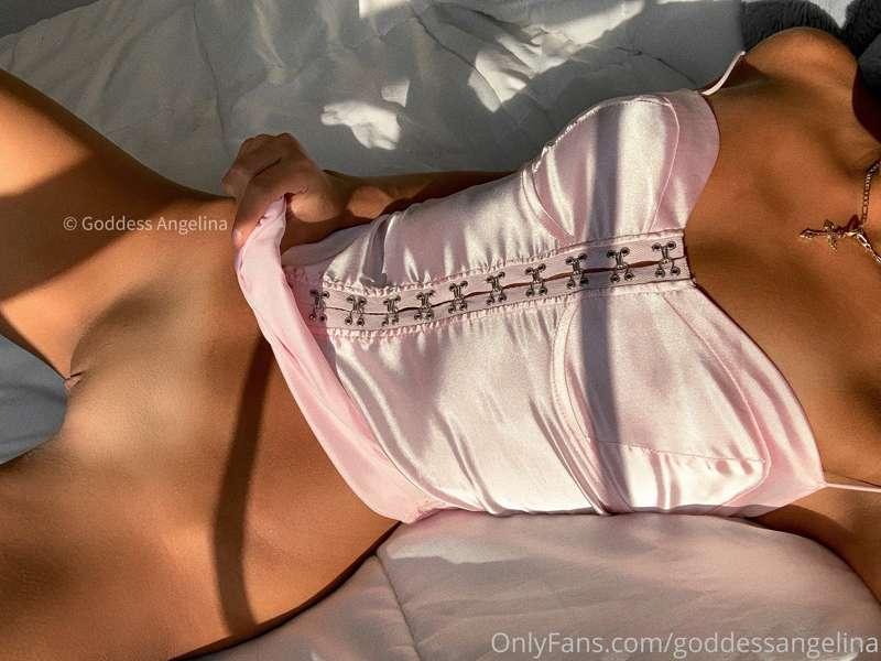 Worship my little princess pussy 💗