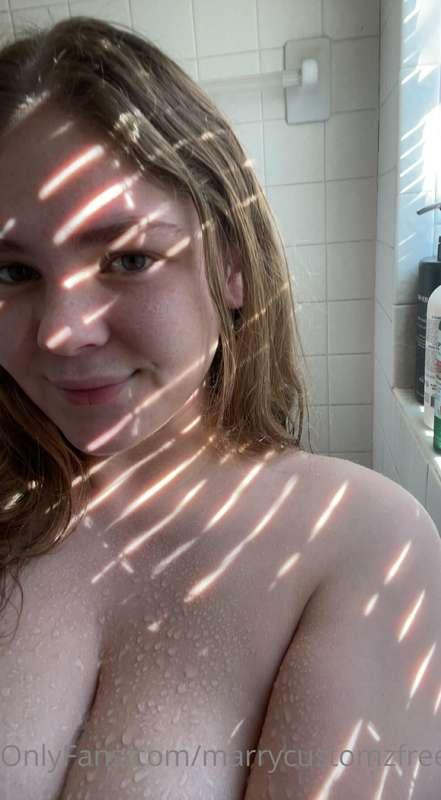 Who doesn’t love wet titties 🤷‍♀️ Sub to my paid OF to see t..