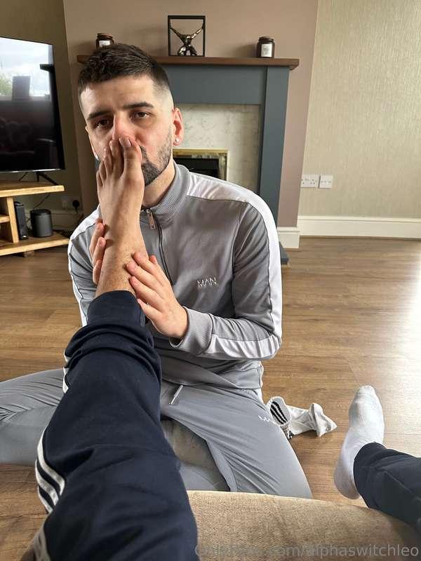 Fuck @samjoshixxx  feet are so sweaty and perfect 🙇‍♂️😈
