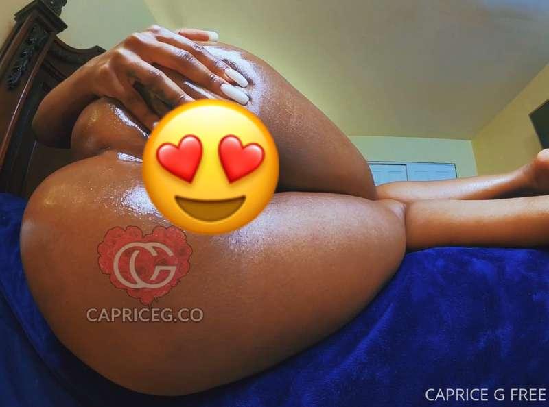 Spreading it open who is going to help me cum 🥺