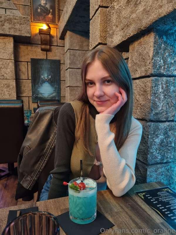A cafe visit is not just a change of hair color, but also a ..