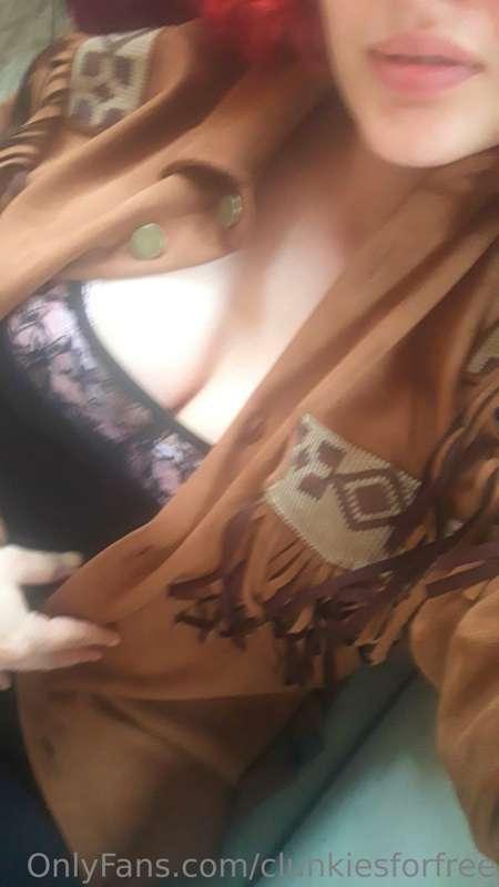 🍒🍒 HAPPY TITTY TUESDAY 🍒🍒

Do you like my new shirt? Or you ..