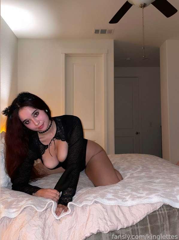 10 more days until Halloween! 🎃 Here’s a 13 minute video of me fucking myself then cumming and creaming all over my toy + 8 nsfw pictures 
