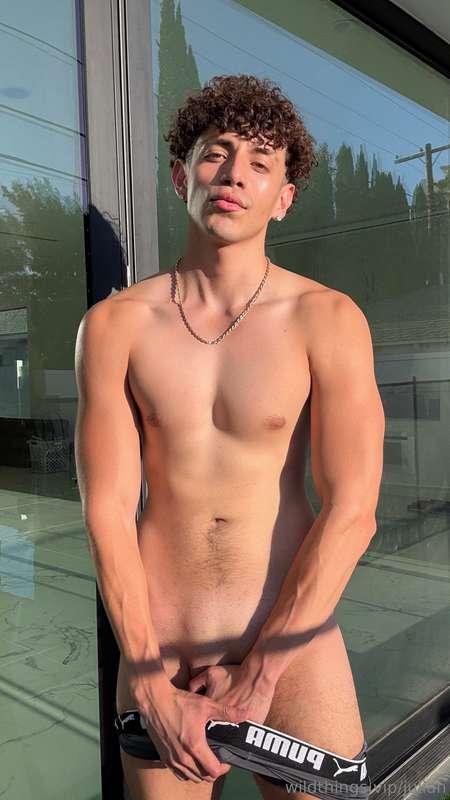 too hot? more on @julianbarbozavip 