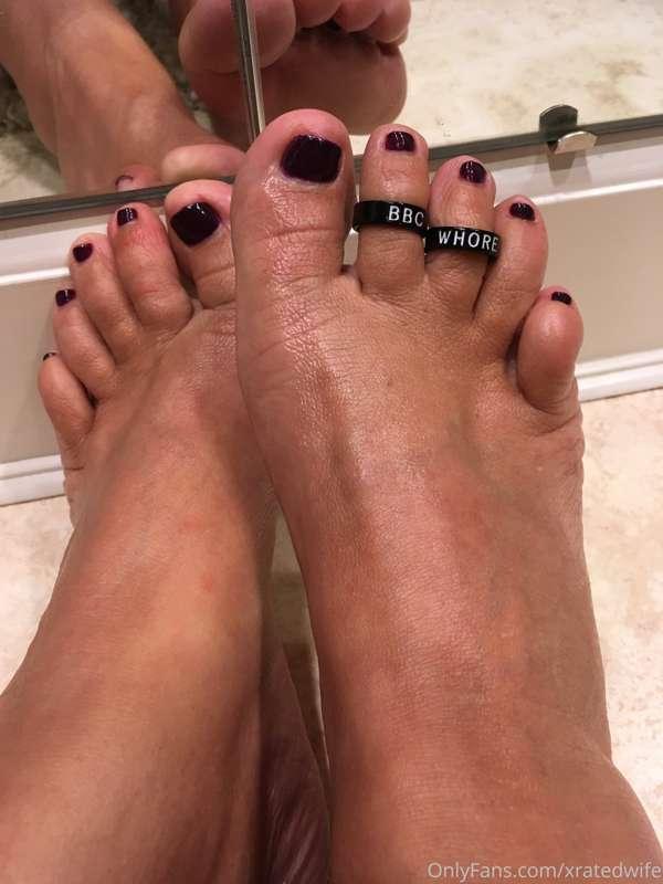 Do you like my cute chubby toes??