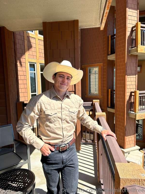 Just a cowboy, but I’m ready to break some rules for you 🤠