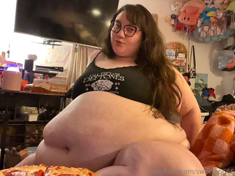 Nightly pizza routine 🍕 Little 2 min video to this set going..
