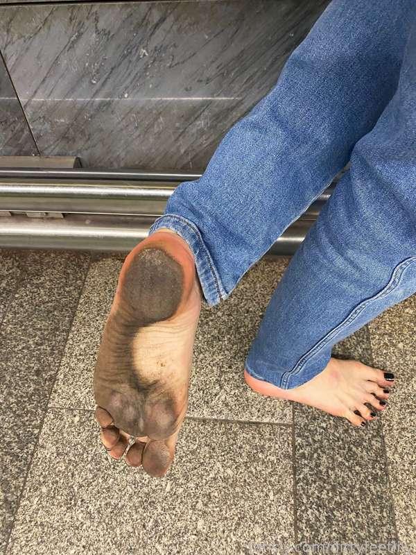 dirtyfeetlily image #1