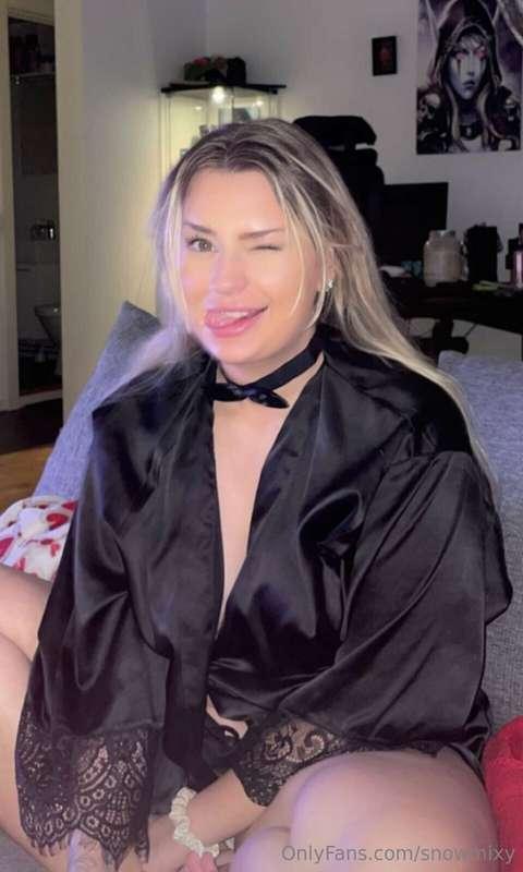 Tip me 3$ if you think I am cute here 🫣❤️