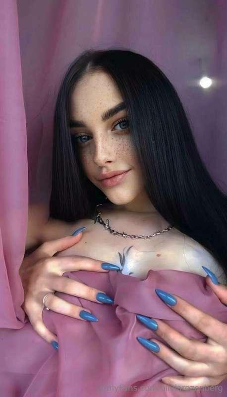 💖ONLY TODAY💖
Fiery beauty @p0chahont3s🔥Loves stretching her ..