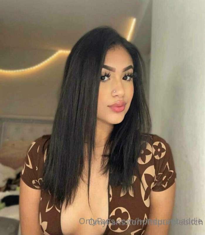 Would you cum on her face?? Sexy Latina slut @honduranbaddie..