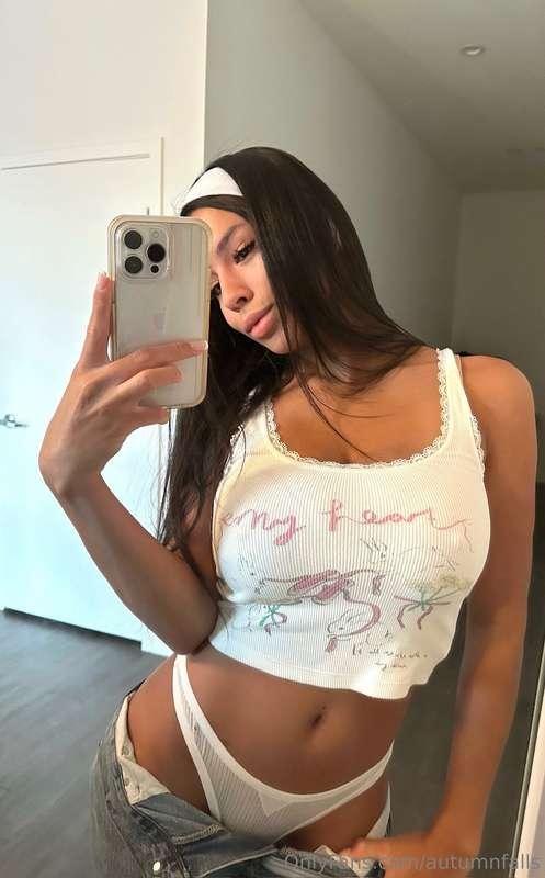 this mirror’s seen things you dream about💋