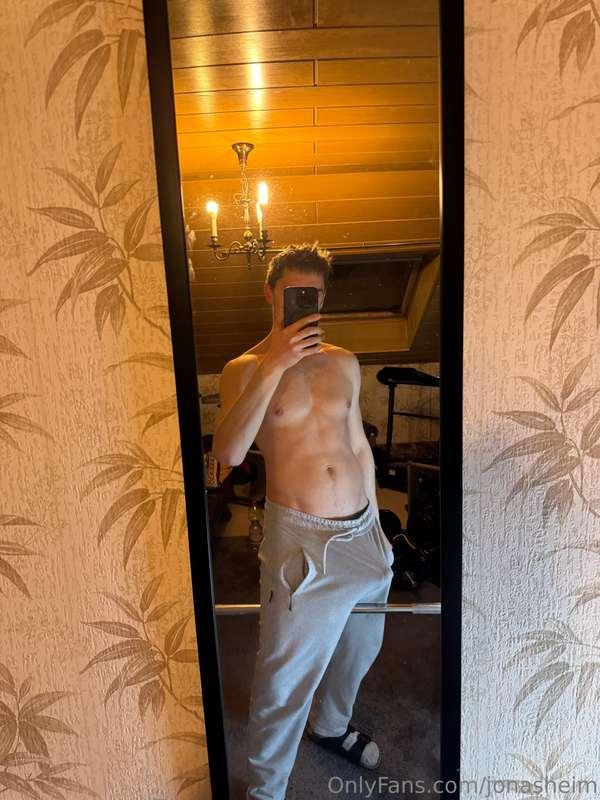 didn’t plan to take a mirror pic today but then I thought… m..