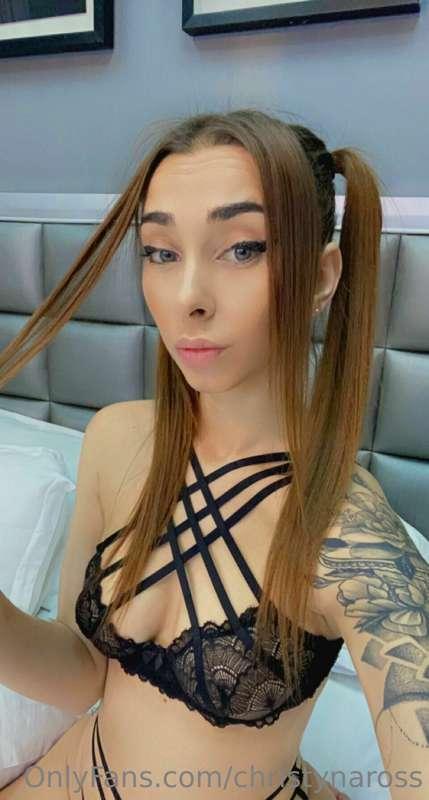 Chilling after a long night!🤩 I would still love to have som..
