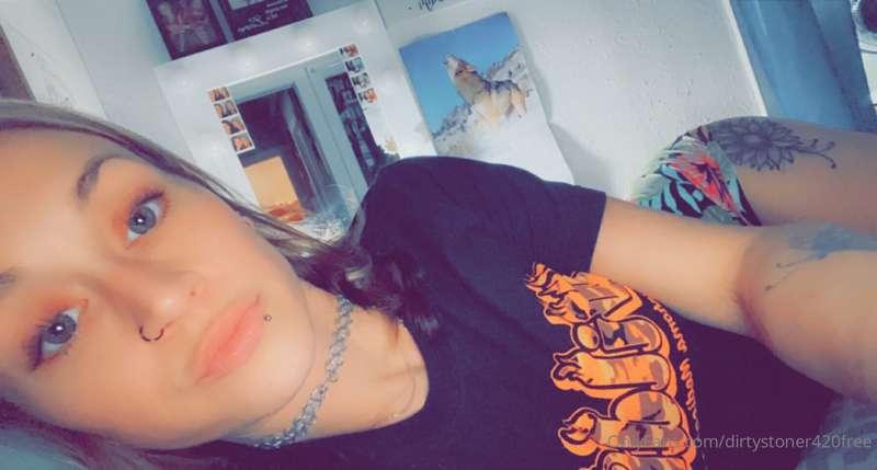 Laying around the house💋