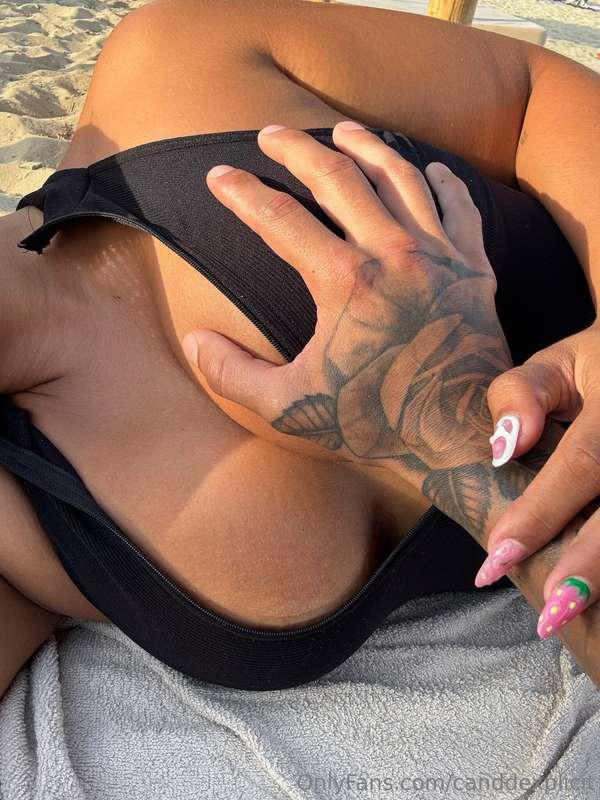 Message us see some unreleased content 🔞💦👫