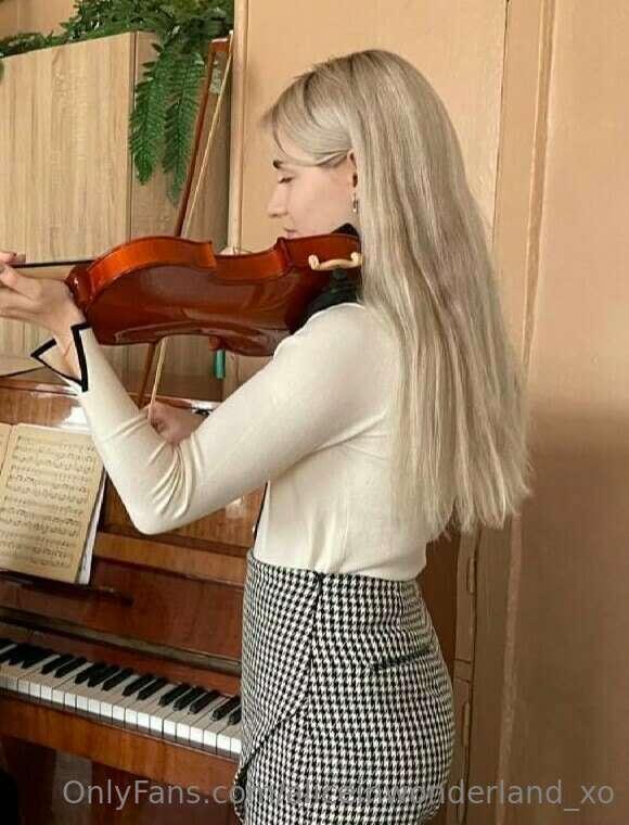 Playing the violin is one of the most refined and noble type..
