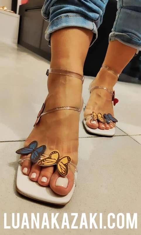 Aproveitei pra ir ao shopping comprar sandálias e alguns sal..