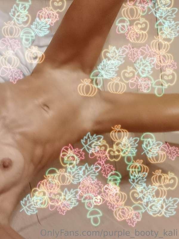 Horny pussy waiting for spread for you 🥵🥵🥵🥵🥵