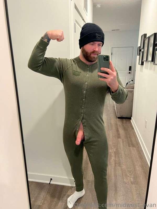 Use your tongue and warm up this cock for me 😈