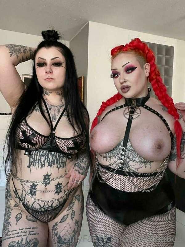 #AD
@sonzja 😍🔥Kiinnostaako tatuoidun horon leikit?

Nyt se o..