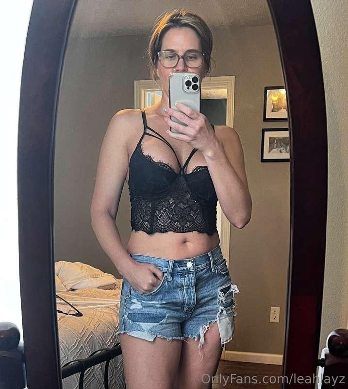 Is this an appropriate outfit to run to the grocery store? 