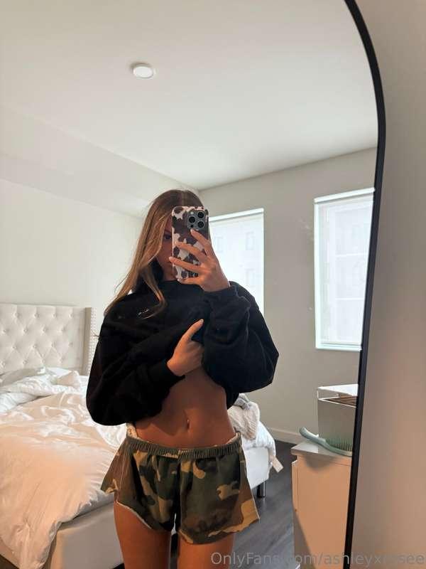 Mirror check: Friday baddie ✅