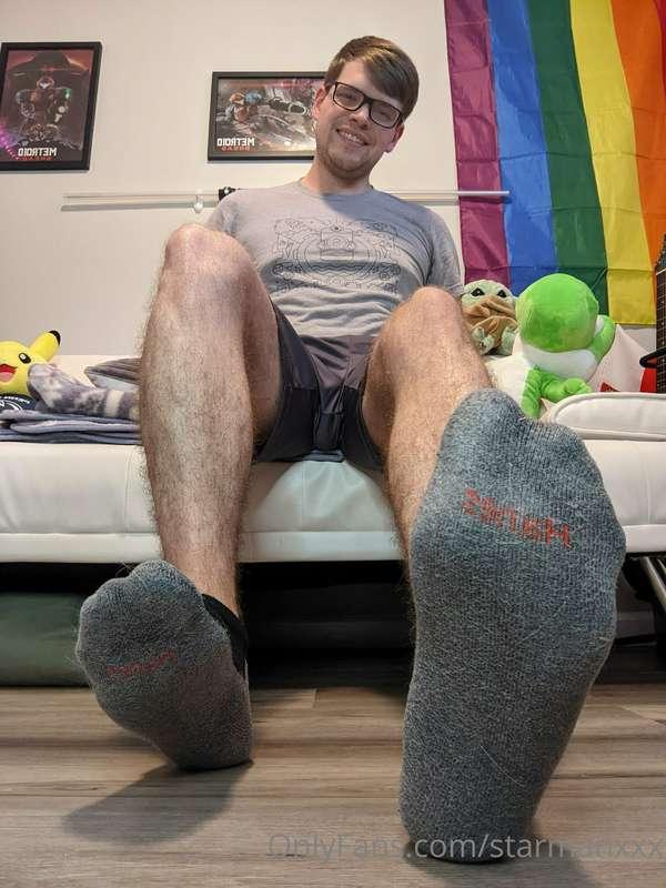 Who's gonna be a good boy and clean these feet? 👅👣 New video..