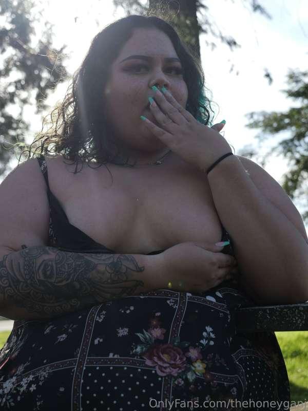 Oh know my zipper broke! 😦 Tip this post to see what’s under..