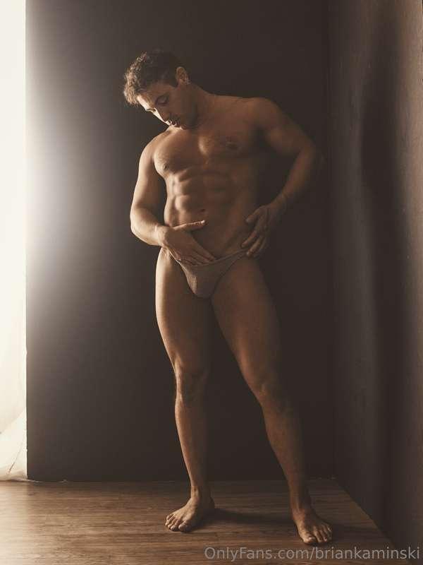 By now you know I love man curves and @kyle_fletcher has the..