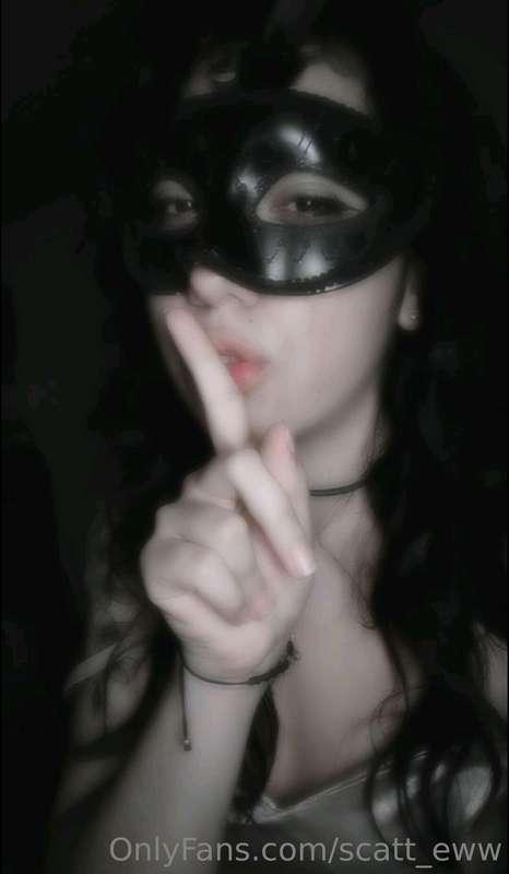 It's my birthday month 🖤🖤 Do you have a gift for me?🥰