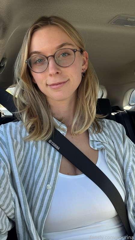 #Bigboobs #glasses #nerdy #goofy #nextdoor #jugs #fyp #outdoor #selfie #cute