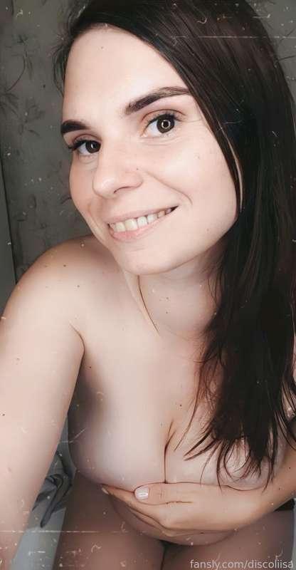 i just gpt out of the shower and feel so good and cleany hehe 😏 wasnt to make me dirty again? 😈

#brunette #girlfriend #textme
