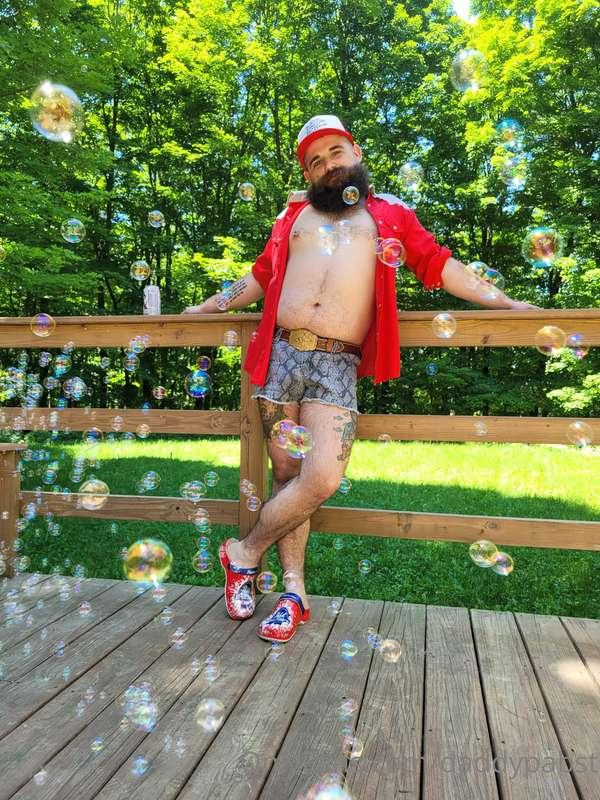 Just on the prowl for some big booty honky thots, know of an..