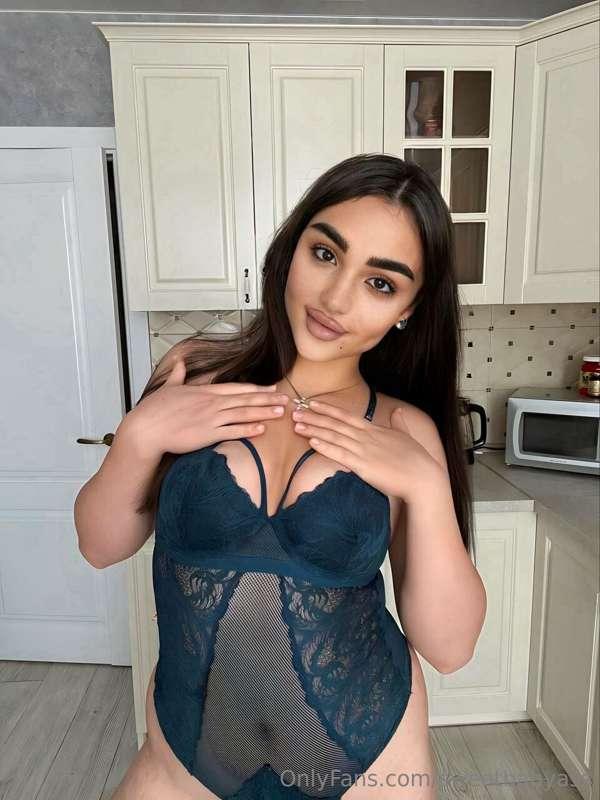 Don't miss 👉@angeladeluxe💞
My best friend loves to watch men..