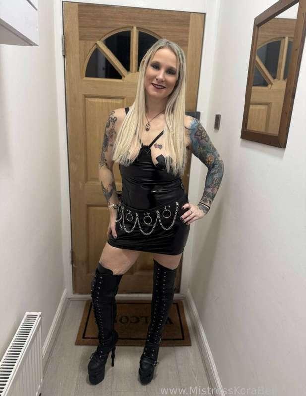 🎉 All dressed up &amp; on the way to the UK Fetish Awards!!! 

#MistressKoraBell #Dominatrix #Domme #Goddess #Bisexual #KoraBell #Kora #Pornstar #Amateur #MILF #Mature #Blonde #Alternative #Tattoos #PiercedNipples #Piercings #Petite #Curvy #Natural #SmallTits #BlueEyes #SmallBoobs #LongHair #Unicorn #Swinger #BikerChick #HarleyDavidson #Motorcycle #Nurse #PVC #Heels #Boots #Awards #Ass
