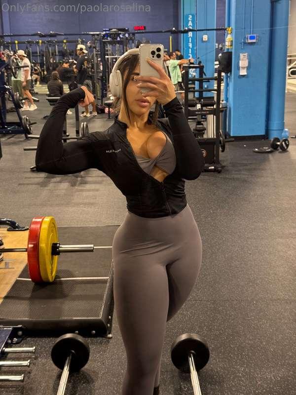 Been in the gym working on this 🍑 for you guys
