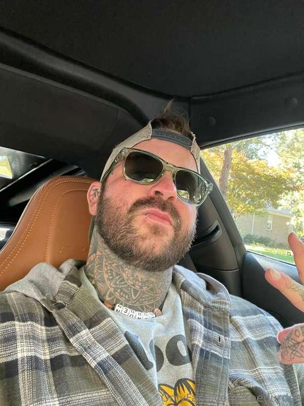 Flying to Tennessee for a hotel takeover! 
It’s gonna be wil..