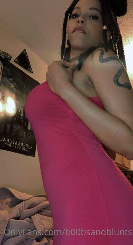 Do you like freaky girls showing off in dresses?😘

***Pop Qu..