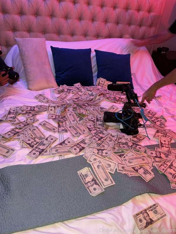 Worked on a music video yesterday 👀 Can’t actually show the ..