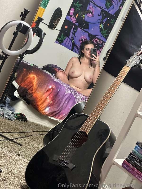 Come hold my DD’s for me daddy 😘