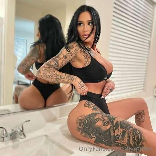 @shaunafoxonly Tatted baddies are your type right ? 😈👅 curvy..