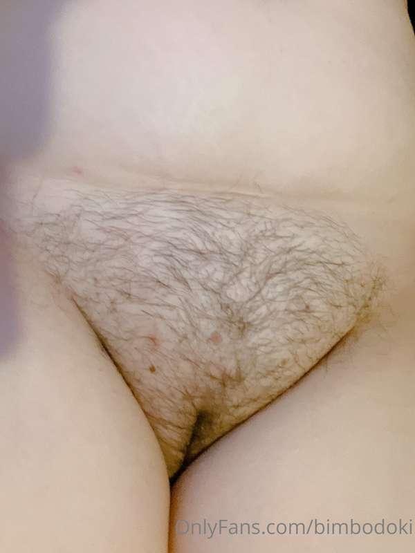 Should I keep growing my pussy hair or shave? 😳
