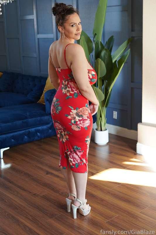 Do you like it when I wear sun dresses? 😌

#sundress #bigass #curvy #highheels #heels #dress #sexy #thick #milf #bigbooty